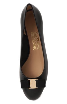 Женские кожаные туфли vara FERRAGAMO черного цвета, арт. 01G324/765658 | Фото 6 (Материал внешний: Натуральная кожа; Материал сплава: Проставлено; Драгоценные камни: Проставлено; Материал внутренний: Натуральная кожа; Каблук высота: Низкий; Подошва: Плоская; Каблук тип: Устойчивый)