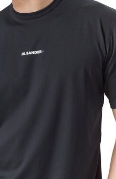 Мужская футболка JIL SANDER черного цвета, арт. J47GC0023/J20033 | Фото 5 (Драгоценные камни: Проставлено; Материал сплава: Проставлено; Рукава: Короткие; Материал внешний: Синтетический материал; Длина (для топов): Стандартные; Стили: Кэжуэл; Принт: Без принта; Мужское Кросс-КТ: Футболка-одежда; Кросс-КТ: Джерси)
