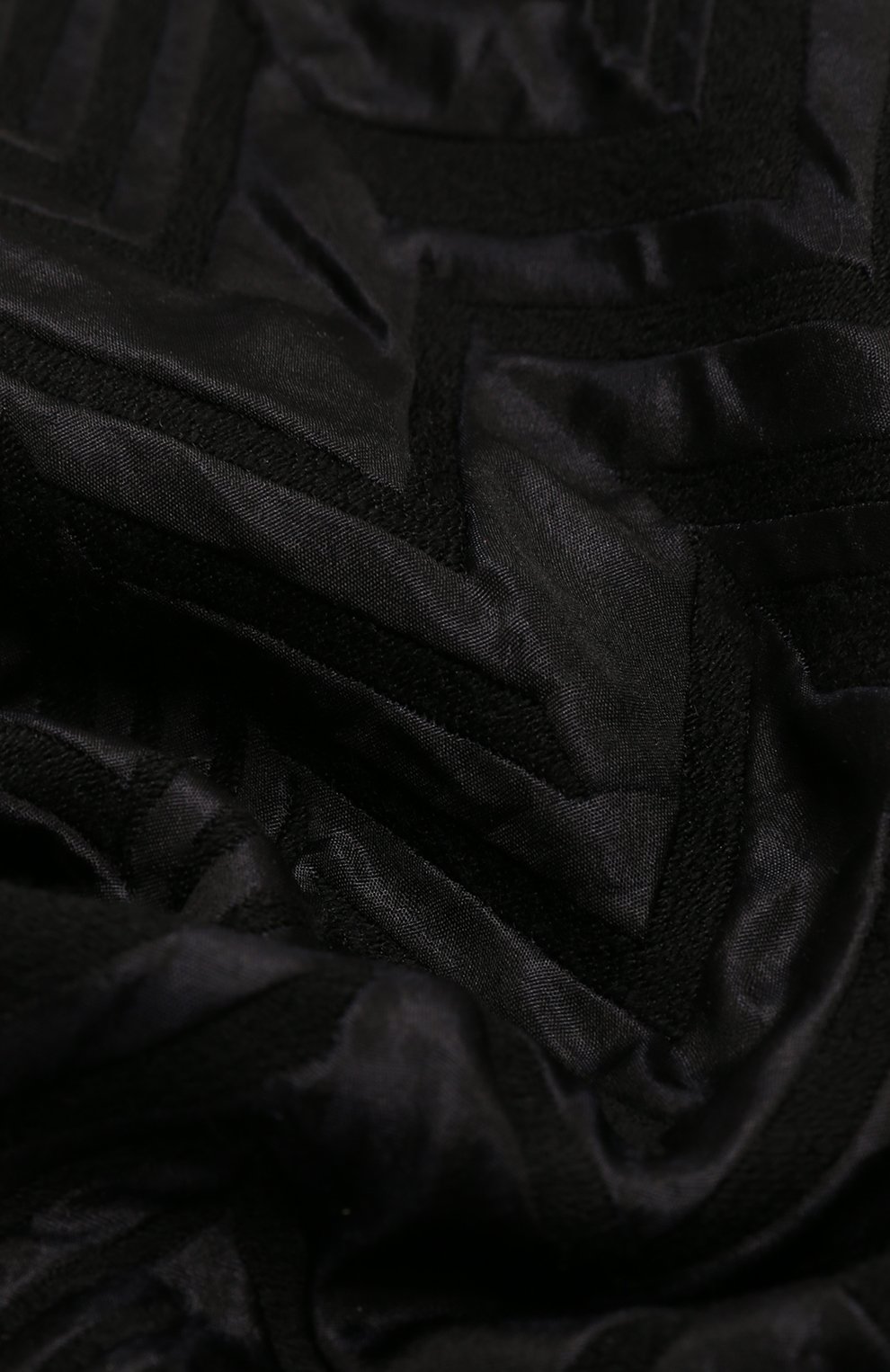 Шарф из шелка и шерсти GIORGIO ARMANI черного цвета по цене 52100 руб., арт. 745220/2F120, фото 3 Шарф из шелка и шерсти GIORGIO ARMANI, арт. 745220/2F120, фото 3