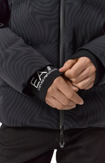 Пуховик EA7 темно-серого цвета по цене 87550 руб., арт. 6DPG18/PNCJZ, фото 5 Пуховик EA7, арт. 6DPG18/PNCJZ, фото 5