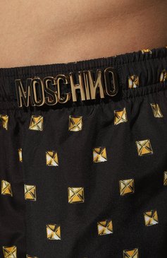 Мужские плавки-шорты MOSCHINO черного цвета, арт. A4223/9303 | Фото 4 (Материал внешний: Синтетический мат�ериал; Принт: С принтом; Материал сплава: Проставлено; Нос: Не проставлено; Мужское Кросс-КТ: плавки-шорты)