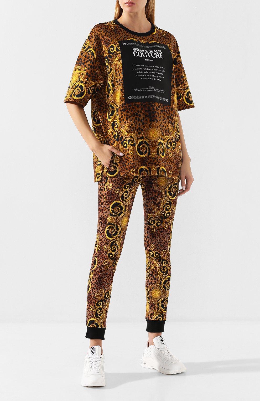 Джоггеры с принтом VERSACE JEANS COUTURE разноцветного цвета по цене 24650 руб., арт. A1HUA116-UDP310/S0594, фото 2 Джоггеры с принтом VERSACE JEANS COUTURE, арт. A1HUA116-UDP310/S0594, фото 2