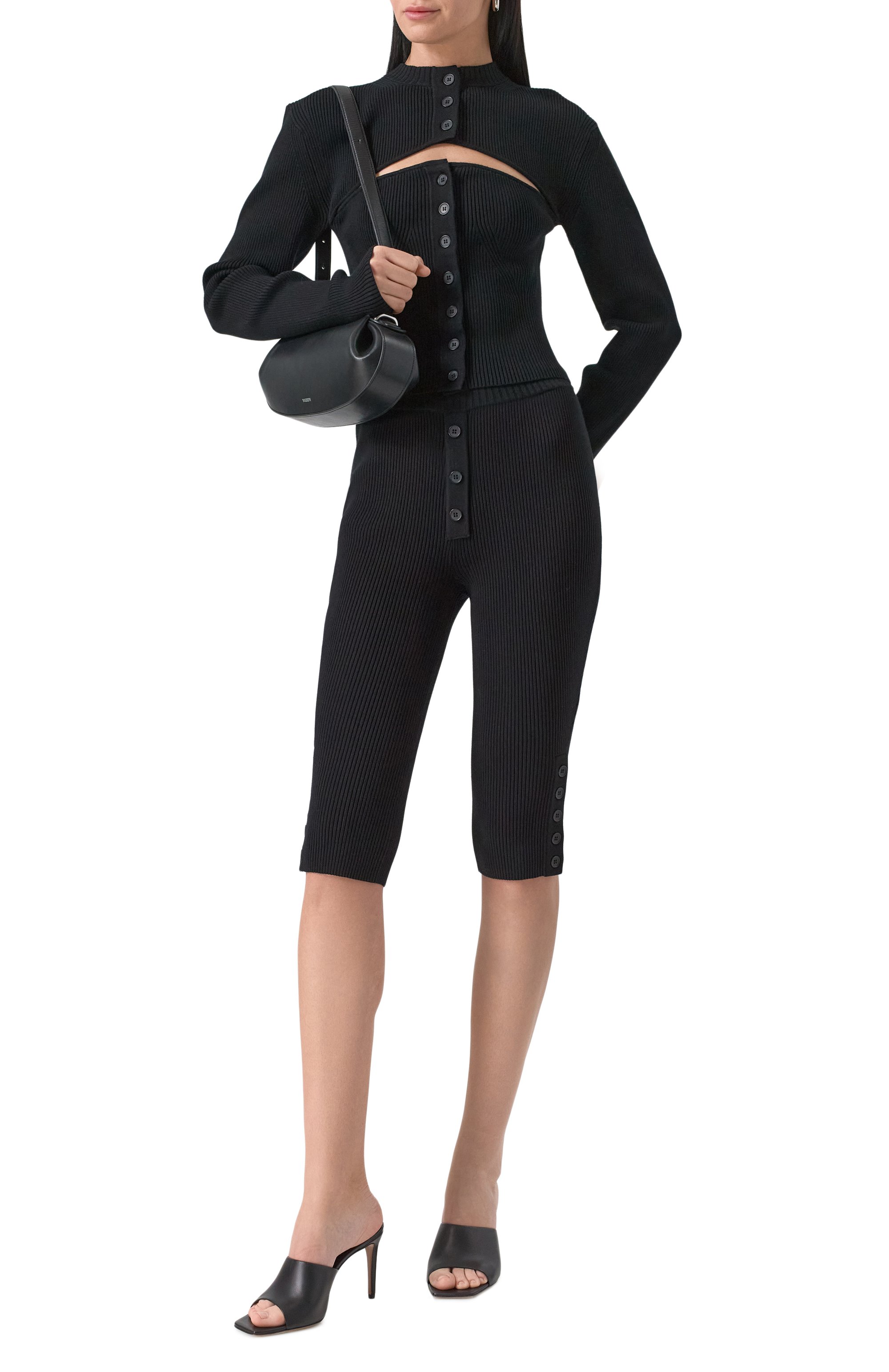 Шорты из вискозы YUZEFI черного цвета по цене 39950 руб., арт. YUZRS25-RW-KN23-01, фото 2 Шорты из вискозы YUZEFI, арт. YUZRS25-RW-KN23-01, фото 2