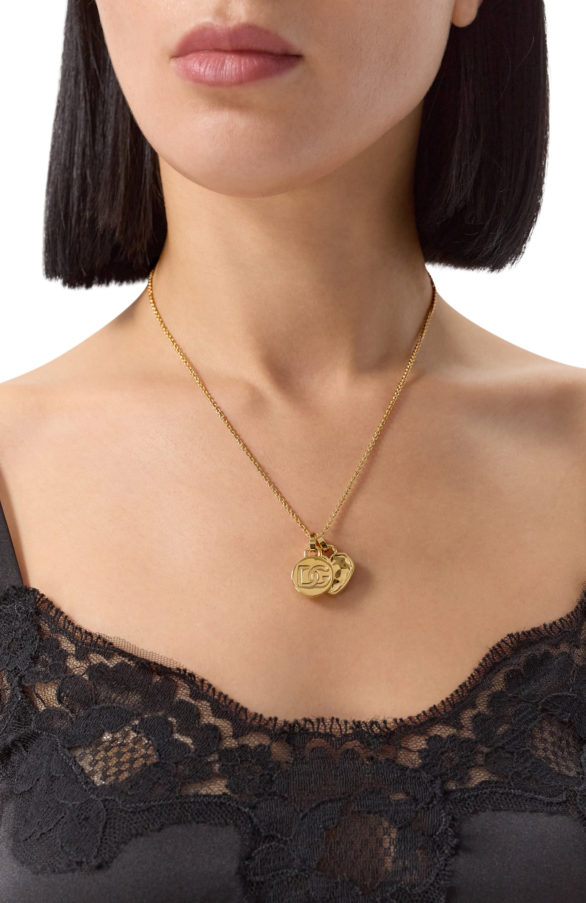 Подвеска на цепочке DOLCE & GABBANA золотого цвета по цене 64550 руб., арт. WNR8S4/W1111, фото 2 Подвеска на цепочке DOLCE & GABBANA, арт. WNR8S4/W1111, фото 2