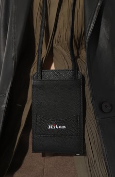 Кожаный чехол для iphone KITON черного цвета, арт. DKAPN00739 | Фото 2 (Женское Кросс-КТ: Кожа iPhone; Региональные ограничения белый список (Axapta Mercury): �Не проставлено; Материал: Натуральная кожа; Нос: Не проставлено)