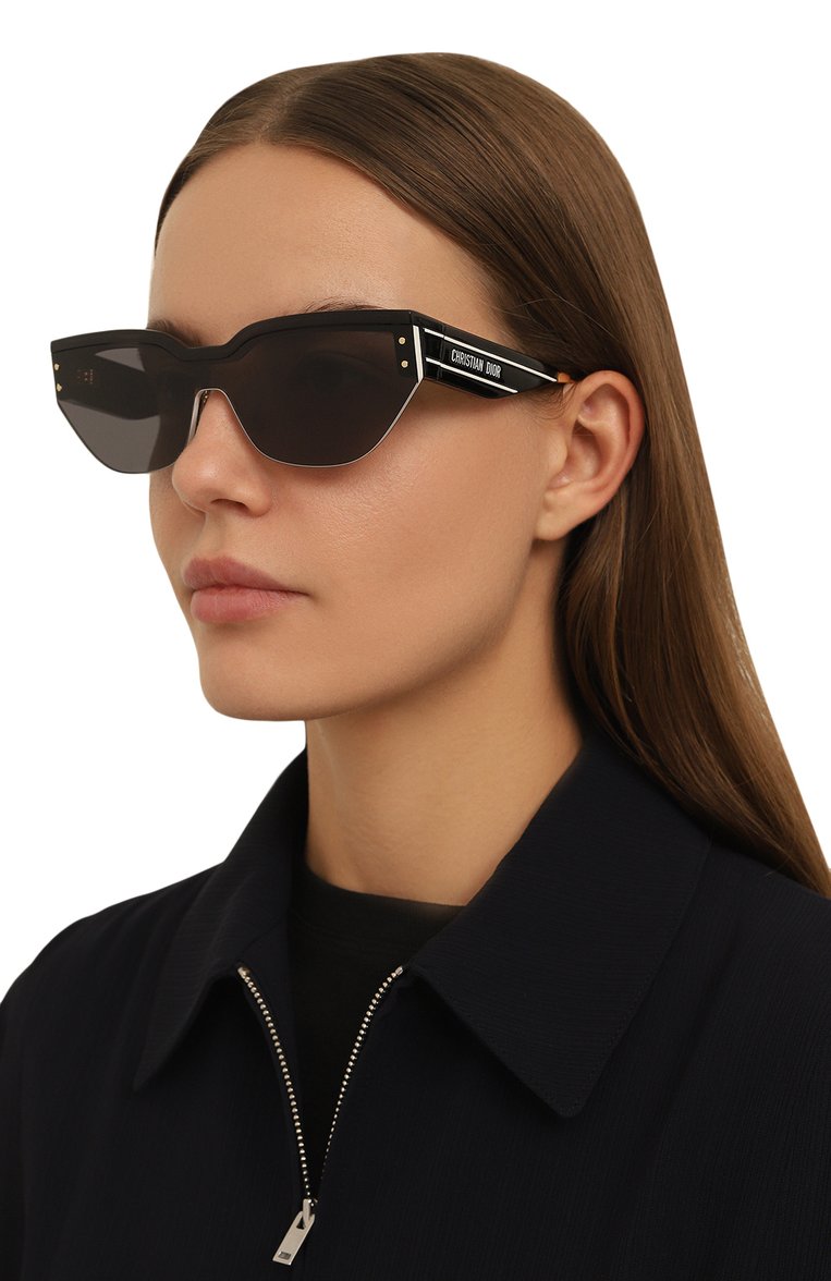 Женские солнцезащитные очки DIOR EYEWEAR черного цвета, арт. DI0RCLUB M3U 45A0 | Фото 2 (Тип очков: С/з; Материал: Пластик, Металл; Нос: Не проставлено; Региональные ограничения белый список (Axapta Mercury): Не проставлено; Очки форма: Маска; Оптика Гендер: оптика-женское)