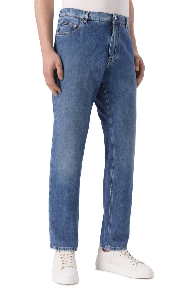 Мужские джинсы loose DOLCE & GABBANA синего цвета, арт. GYJDAZ/G8MK5 | Фото 3 (Длина (брюки, джинсы): Стандартные; Материал внешний: Хлопок, Деним; Автоматизация состава: Проставлено; Автоматизация ТО: Проставлено; Стили: Повседневный; Силуэт М (брюки): Прямые; Кросс-КТ: Деним; Детали: Вышивка, Делаве)