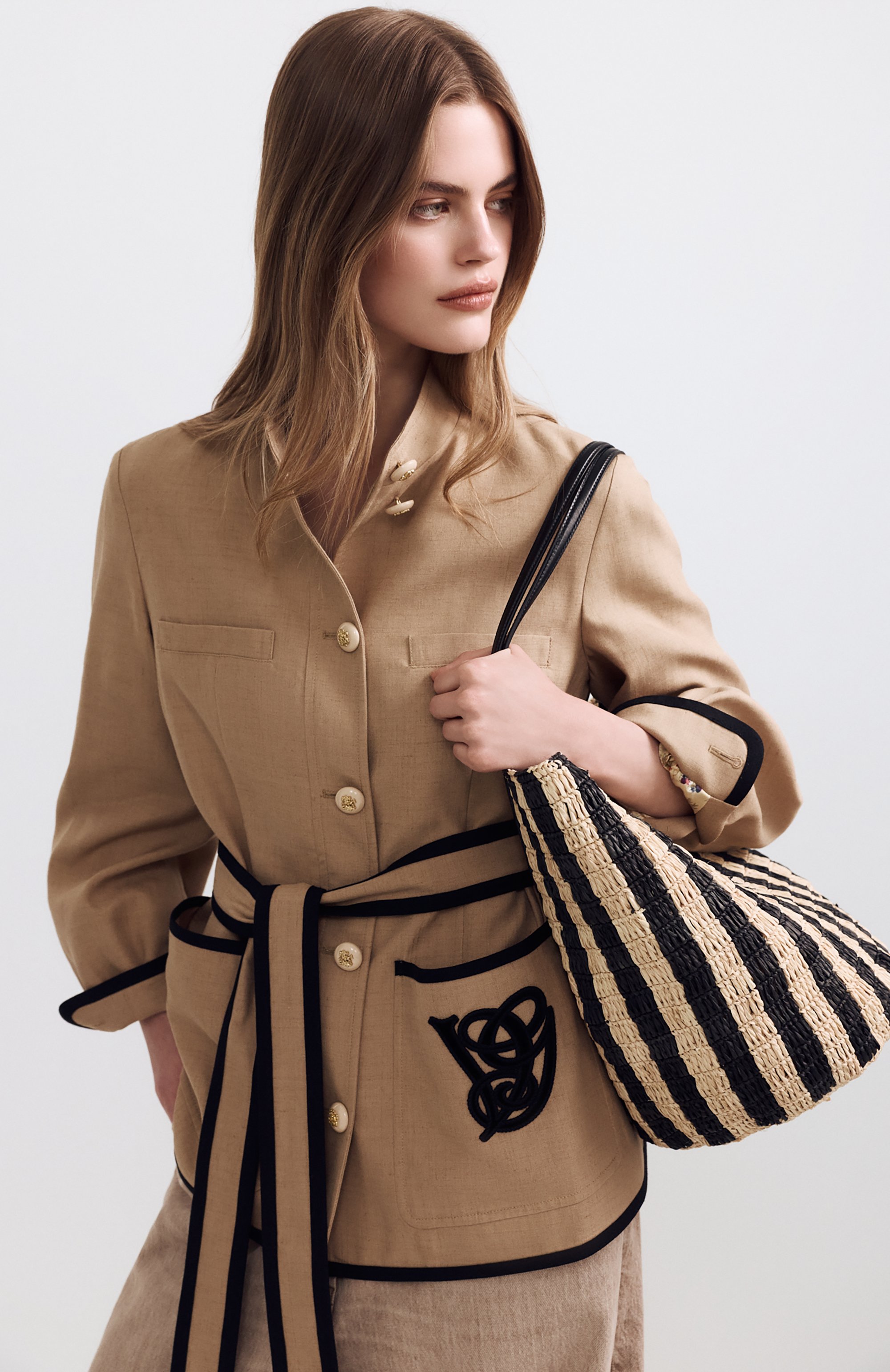 Сумка-тоут vlogo VALENTINO бежевого цвета по цене 206000 руб., арт. 8W2B0R37/UHK, фото 8 Сумка-тоут vlogo VALENTINO, арт. 8W2B0R37/UHK, фото 8