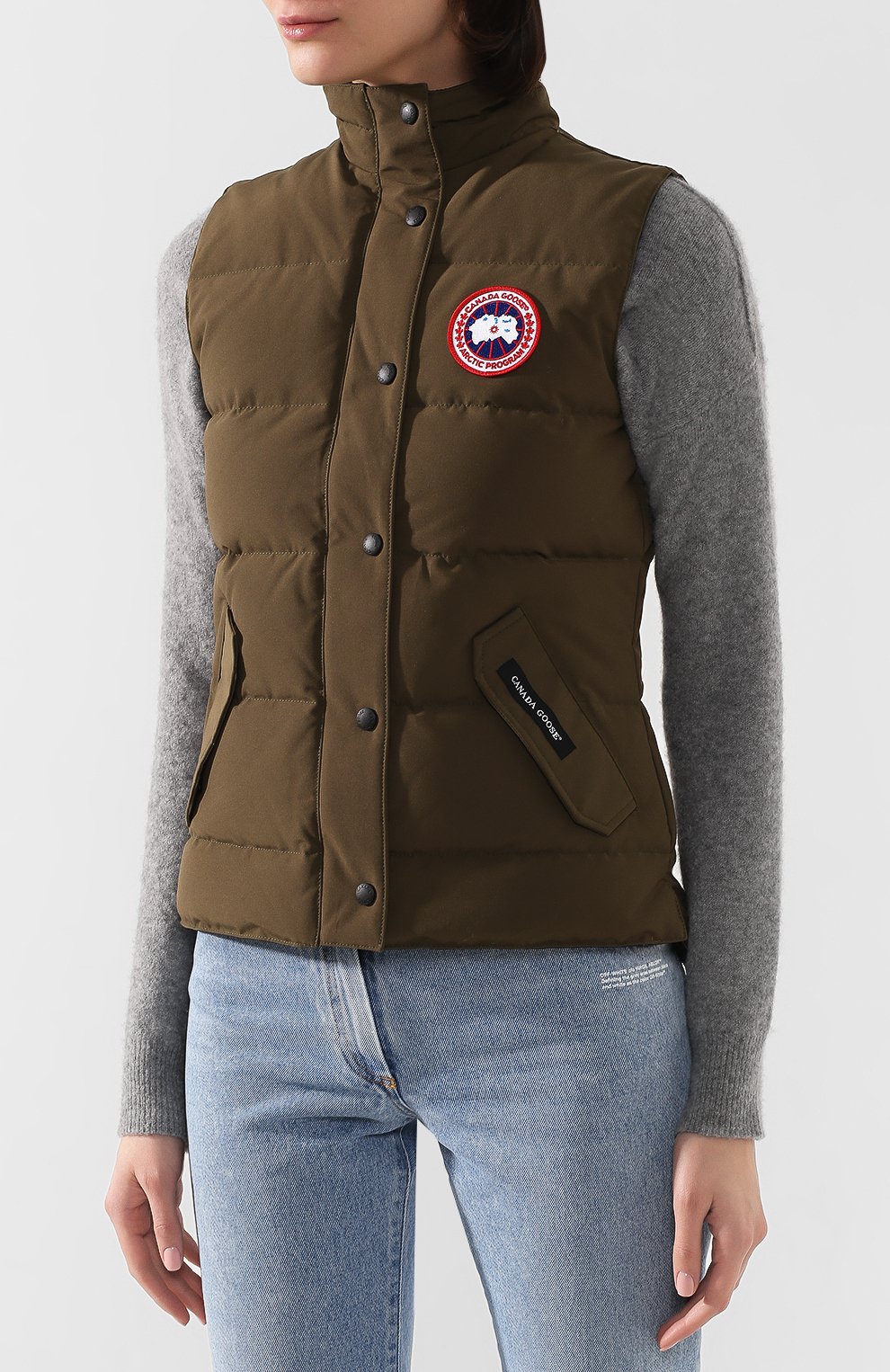 Пуховый жилет freestyle CANADA GOOSE хаки цвета по цене 52950 руб., арт. 2832L, фото 3 Пуховый жилет freestyle CANADA GOOSE, арт. 2832L, фото 3