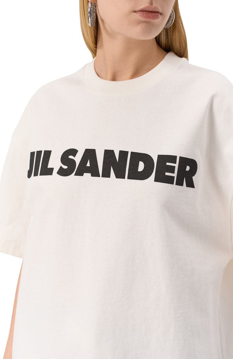 Женская хлопковая футболка JIL SANDER молочного цвета, арт. J03GC0137/J45148 | Фото 5 (Материал внешний: Хлопок; Длина (для топов): Стандартные; Рукава: Короткие; Принт: С принтом; Стили: Минимализм)