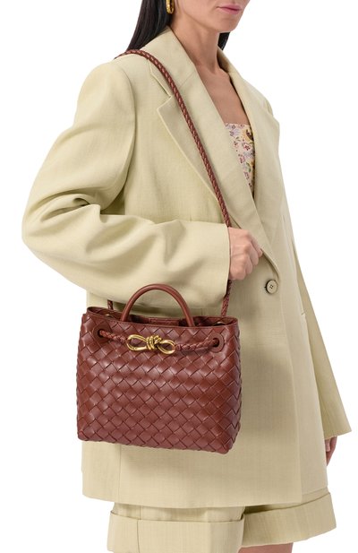 Сумка andiamo small BOTTEGA VENETA коричневого цвета по цене 568500 руб., арт. 766014/VCPP1, фото 2 Сумка andiamo small BOTTEGA VENETA, арт. 766014/VCPP1, фото 2