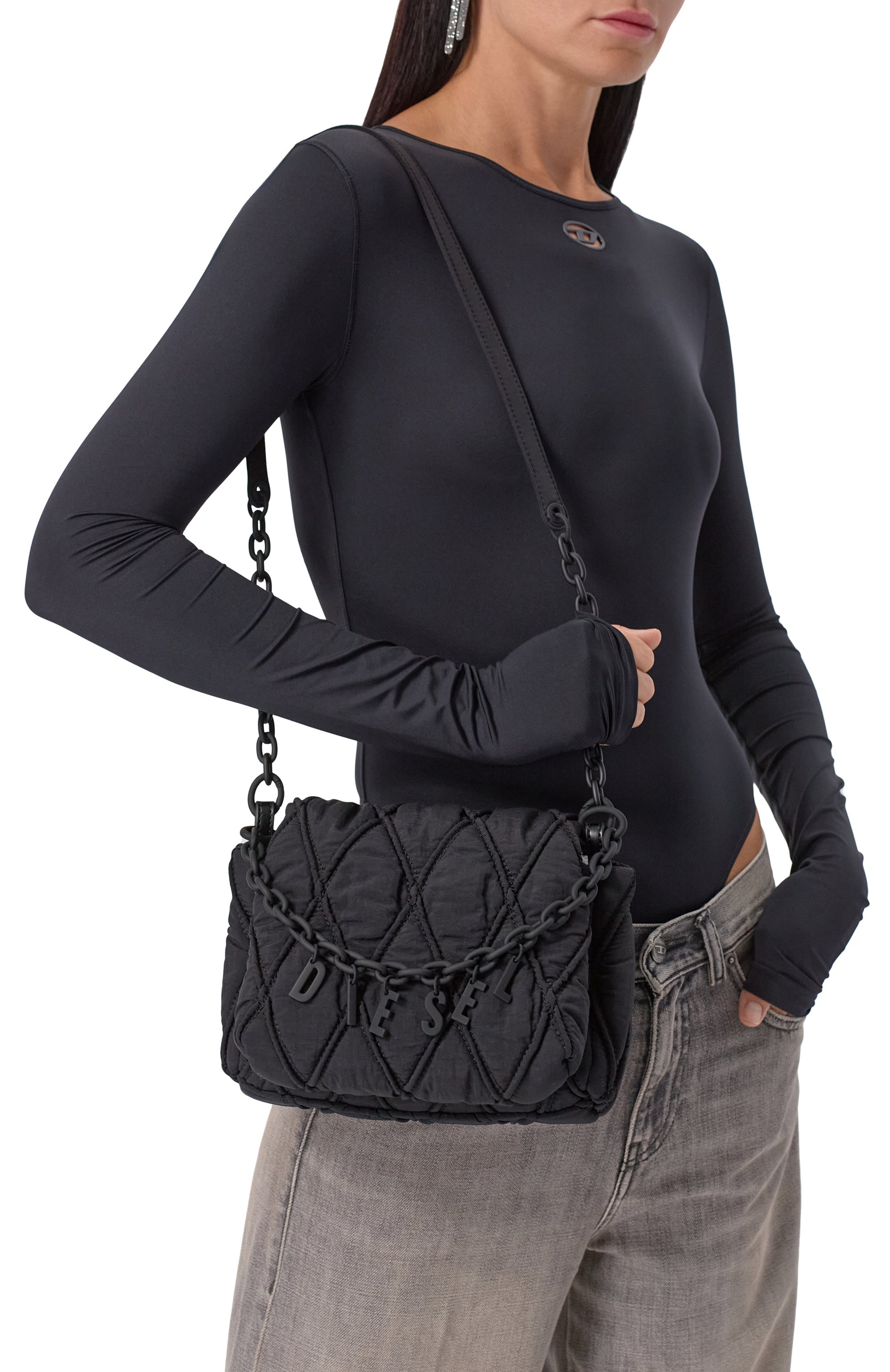 Сумка charm-d small DIESEL черного цвета по цене 47400 руб., арт. X10267/P8048, фото 2 Сумка charm-d small DIESEL, арт. X10267/P8048, фото 2