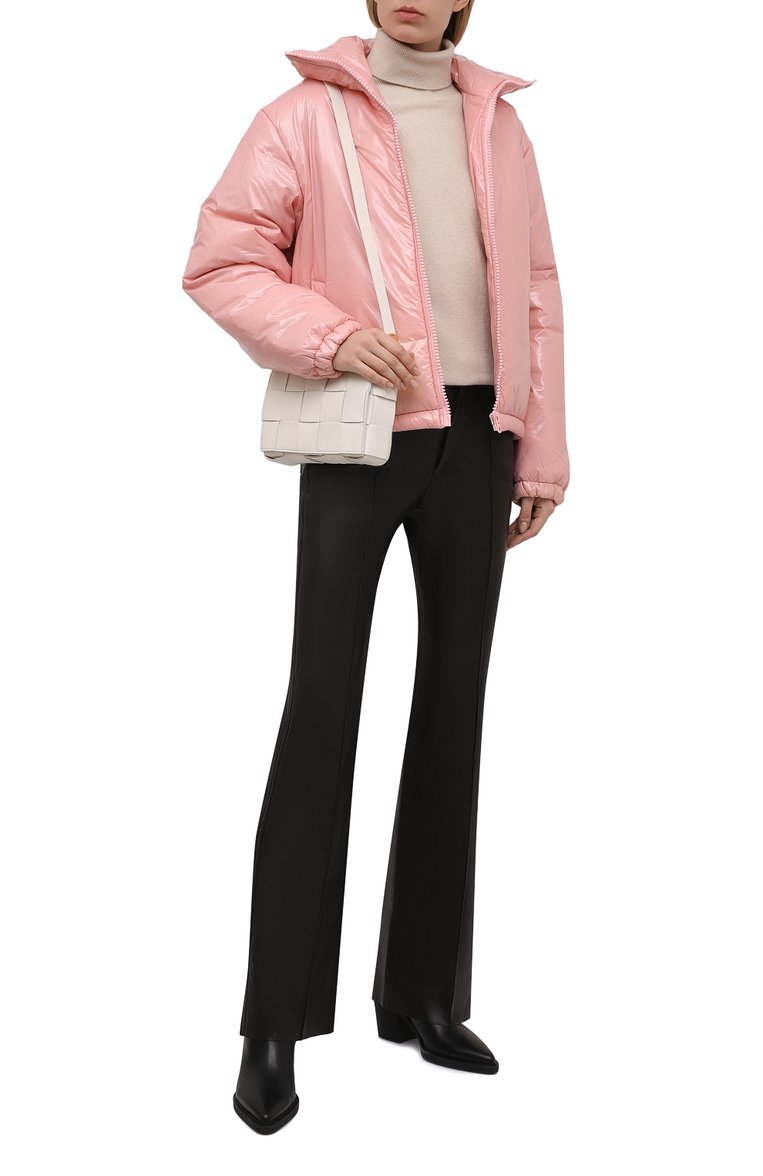 Женский пуховик ACNE STUDIOS розового цвета, арт. C90066/W | Фото 2 (Материал подклада: Синтетический материал; Материал внешний: Синтетический материал; Стили: Кэжуэл; Женское Кросс-КТ: Пуховик-куртка; Рукава: Длинные; Длина (верхняя одежда): Короткие; Кросс-КТ: Пуховик)