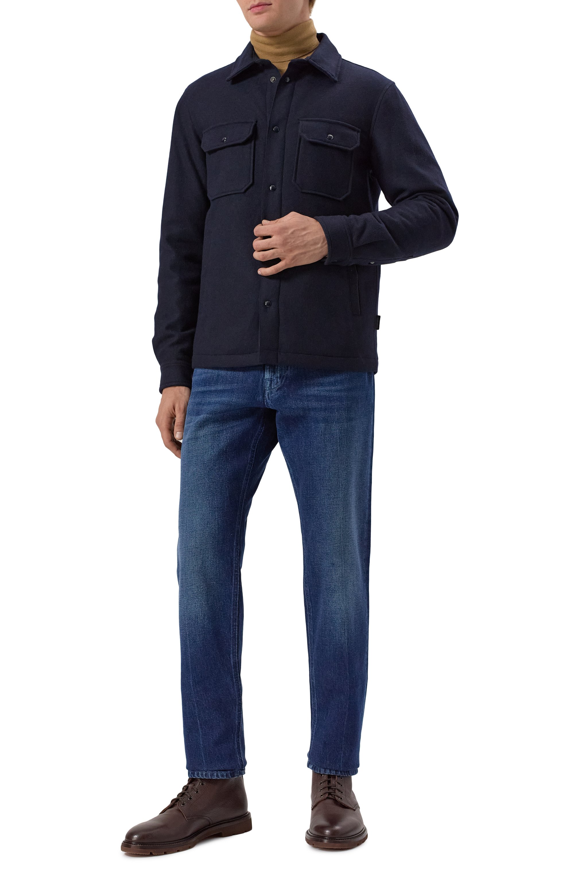 Пуховая куртка-рубашка WOOLRICH темно-синего цвета по цене 52500 руб., арт. CFWOOS0158MRUT3190, фото 2 Пуховая куртка-рубашка WOOLRICH, арт. CFWOOS0158MRUT3190, фото 2