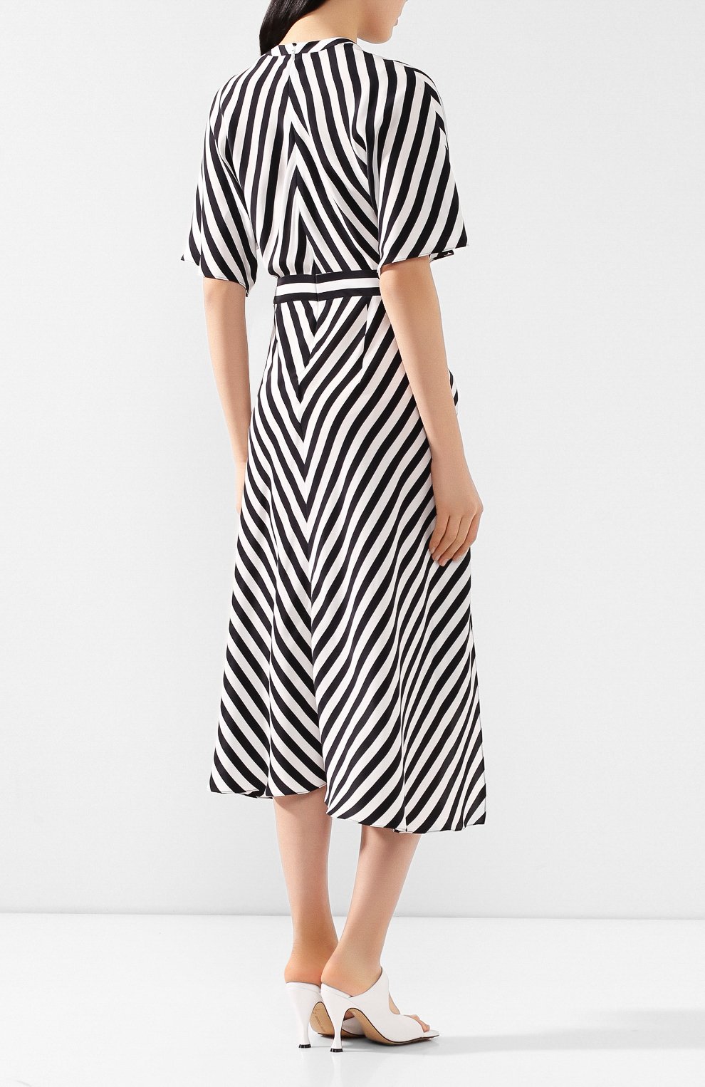 Шелковое платье STELLA MCCARTNEY черно-белого цвета по цене 129500 руб., арт. 600944/S0A48, фото 4 Шелковое платье STELLA MCCARTNEY, арт. 600944/S0A48, фото 4