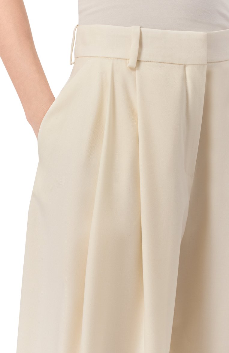 Женские шерстяные брюки NINA RICCI кремового цвета, арт. 25PCPA002/WV0322 | Фото 5 (Драгоценные камни: Проставлено; Материал сплава: Проставлено; Материал внешний: Шерсть; Длина (брюки, джинсы): Стандартные; Стили: Классический; Случай: Формальный; Силуэт Ж (брюки и джинсы): Широкие; Женское Кросс-КТ: Брюки-одежда; Кросс-�КТ: костюм)