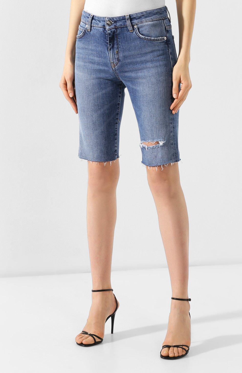 Джинсовые шорты TWO WOMEN IN THE WORLD голубого цвета по цене 18400 руб., арт. ELIYA/UVYJ6, фото 3 Джинсовые шорты TWO WOMEN IN THE WORLD, арт. ELIYA/UVYJ6, фото 3