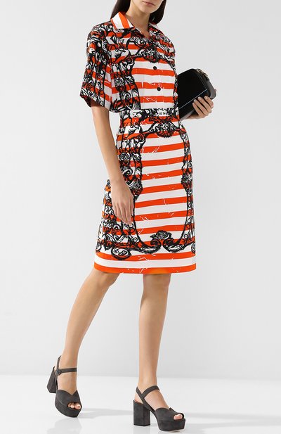 Замшевые босоножки на устойчивом каблуке и платформе PRADA серого цвета по цене 85000 руб., арт. 1XP39A-8-F0471-B085, фото 2 Замшевые босоножки на устойчивом каблуке и платформе PRADA, арт. 1XP39A-8-F0471-B085, фото 2