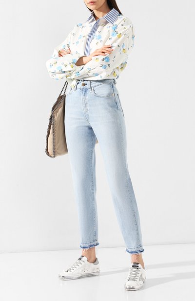 Джинсы с потертостями GOLDEN GOOSE DELUXE BRAND голубого цвета по цене 32400 руб., арт. G34WP015.A6, фото 2 Джинсы с потертостями GOLDEN GOOSE DELUXE BRAND, арт. G34WP015.A6, фото 2