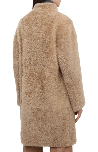 Шуба из овчины WINDSOR бежевого цвета по цене 248000 руб., арт. 52 DL612 10010501, фото 4 Шуба из овчины WINDSOR, арт. 52 DL612 10010501, фото 4