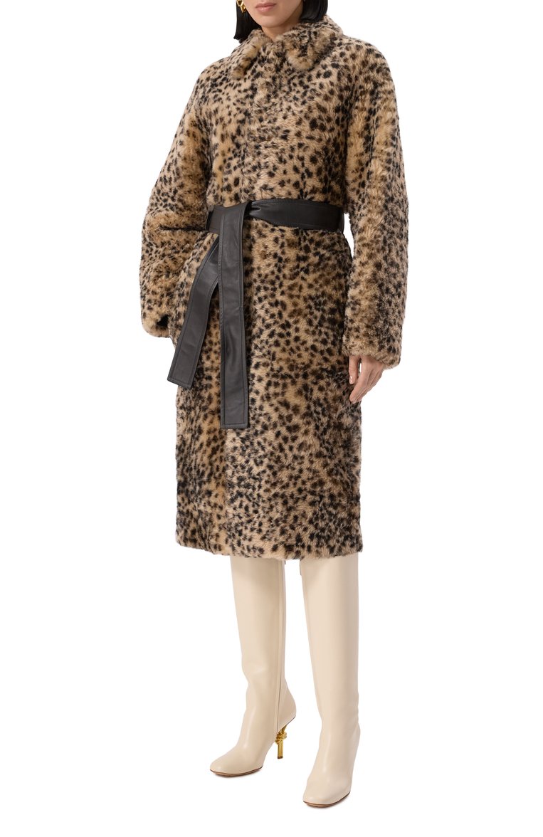 Женская дубленка из овчины BOTTEGA VENETA леопардового цвета, арт. 793733-V4DW0 | Фото 3 (Рукава: Длинные; Материал внешний: Натуральный мех; Длина (верхняя одежда): До колена; Стили: Гламурный; Женское Кросс-КТ: Мех; Кросс-КТ: Куртка; Автоматизация состава: Проставлено; Автоматизация ТО: Проставлено)