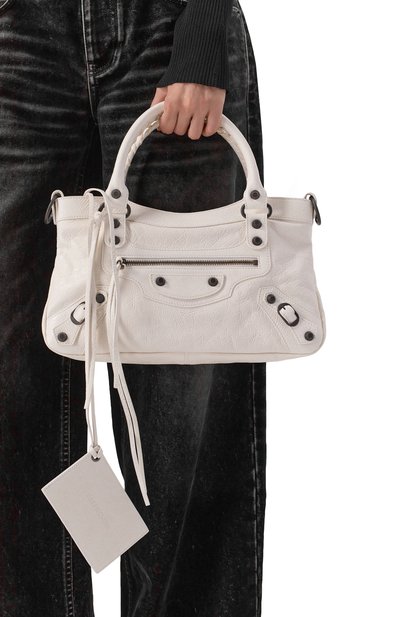 Сумка le city first BALENCIAGA белого цвета по цене 316000 руб., арт. 841458/2AB4W, фото 2 Сумка le city first BALENCIAGA, арт. 841458/2AB4W, фото 2