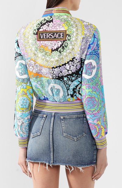 Шелковый бомбер VERSACE разноцветного цвета по цене 259500 руб., арт. A83013/A229975, фото 4 Шелковый бомбер VERSACE, арт. A83013/A229975, фото 4