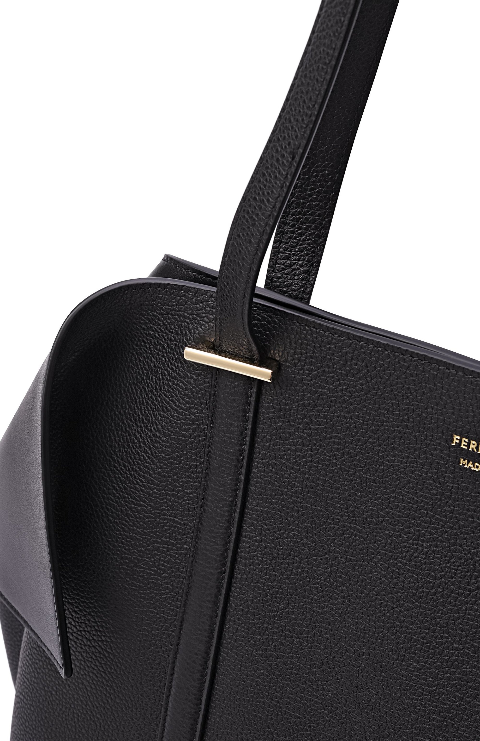 Сумка-тоут folded large FERRAGAMO черного цвета по цене 218000 руб., арт. 21A452/789588, фото 6 Сумка-тоут folded large FERRAGAMO, арт. 21A452/789588, фото 6