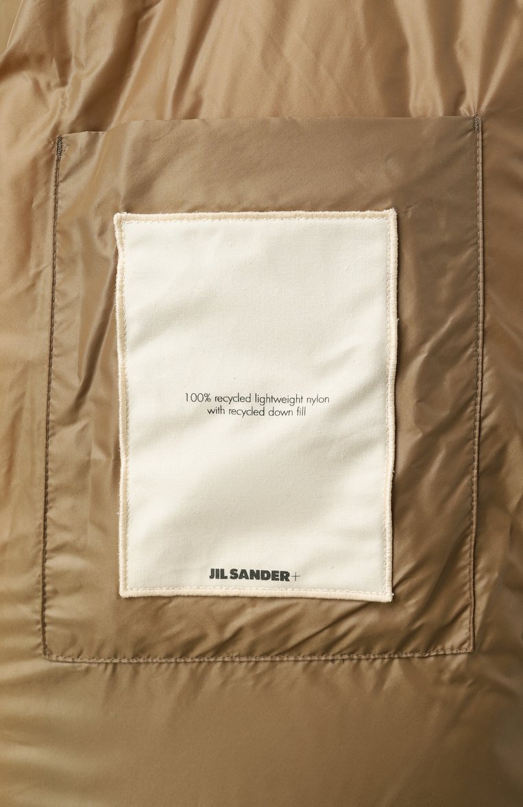 Женский пуховик JIL SANDER бежевого цвета, арт. J40AF0161-J70007 | Фото 7 (Материал подклада: Синтетический материал; Материал утеплителя: Пух и перо; Рукава: Длинные; Длина (верхняя одежда): Короткие; Кросс-КТ: Пуховик; Стили: Минимализм; Материал внешний: Синтетический материал)