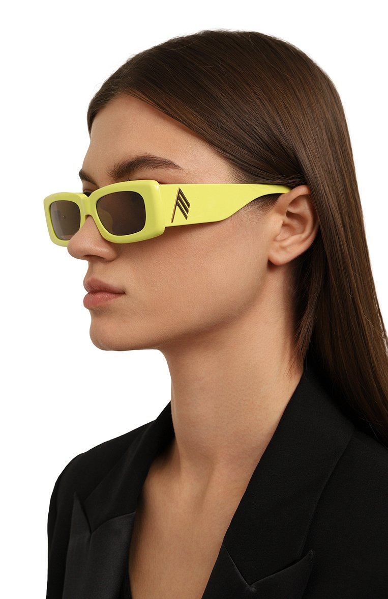 Женские солнцезащитные очки THE ATTICO желтого цвета, арт. ATTIC016C12 SUN | Фото 2 (Региональные ограничения белый список (Axapta Mercury): Не проставлено; Нос: Не проставлено; Материал: Пластик; Тип очков: С/з; Оптика Гендер: оптика-женское; Очки форма: Прямоугольные)
