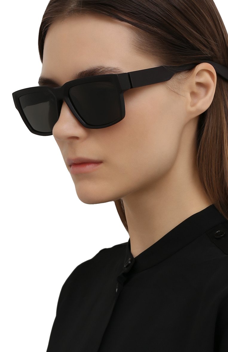 Женские солнцезащитные очки MYKITA MYLON черного цвета, арт. MUSK/PITCH BLACK/DARKGREY S0LID 301 | Фото 2 (Тип очков: С/з; Региональные ограничения белый список (Axapta Mercury): RU, Не проставлено; Кросс-КТ: С/з-унисекс; Нос: Не проставлено; Материал: Пластик; Очки форма: Прямоугольные; Оптика Гендер: оптика-унисекс)