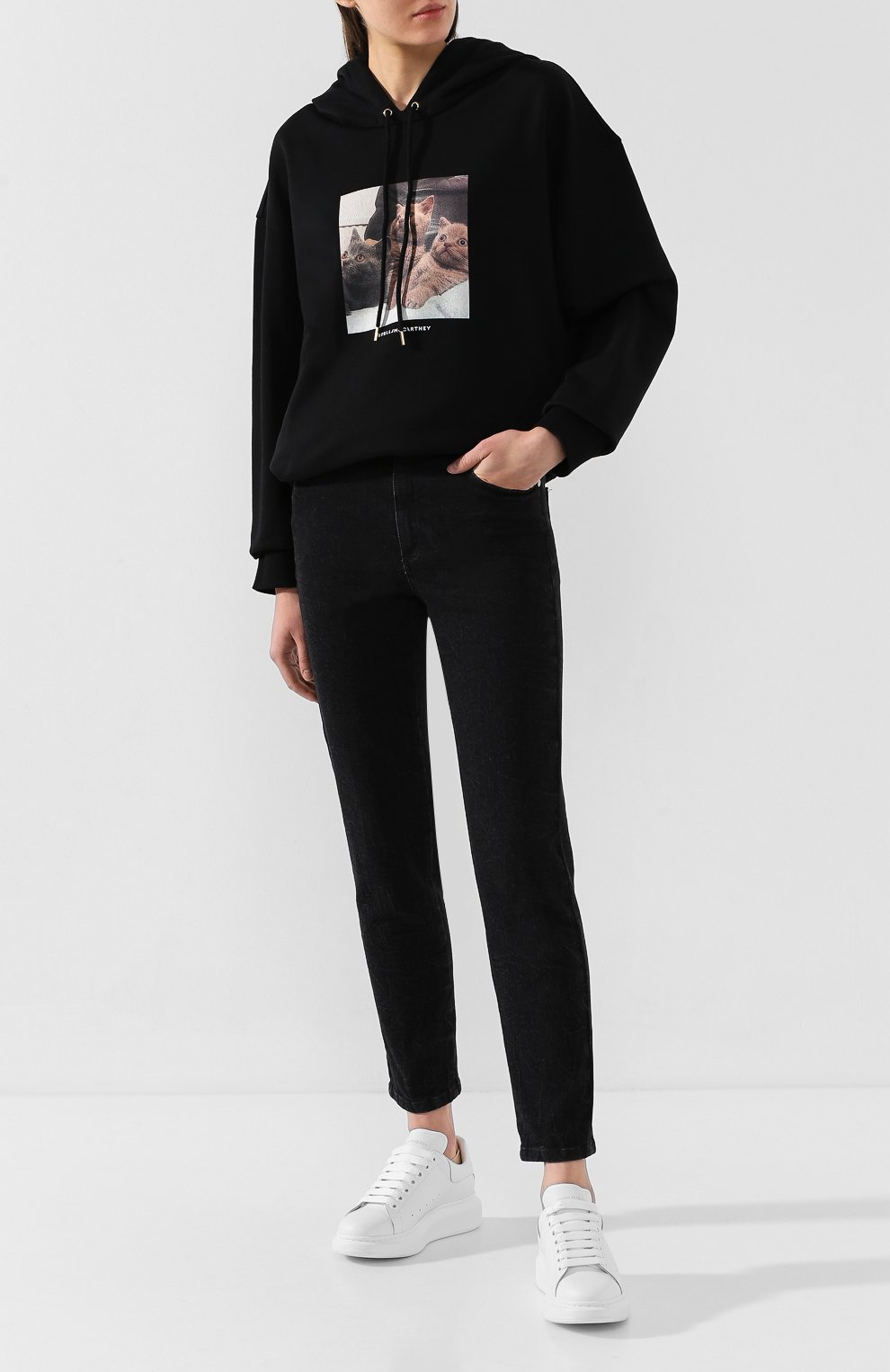 Джинсы STELLA MCCARTNEY черного цвета по цене 35450 руб., арт. 583792/SNH29, фото 2 Джинсы STELLA MCCARTNEY, арт. 583792/SNH29, фото 2
