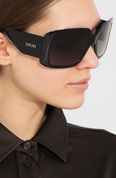 Женские солнцезащитные очки DIOR EYEWEAR черного цвета, арт. DI0RS0LIGHT2 807 | Фото 2 (Региональные ограничения белый список (Axapta Mercury): Не проставлено, RU; Нос: Не проставлено; Тип очков: С/з; Статус проверки: Проверено, Проверена категория; Материал сплава: Проверено; Очки форма: Маска; Оптика Гендер: оптика-женское)