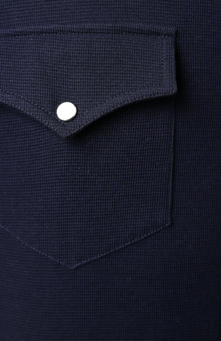 Мужская рубашка из хлопка и шелка BRUNELLO CUCINELLI темно-синего цвета, арт. MW8666666 | Фото 6 (Материал внешний: Хлопок, Шелк; Рукава: Длинные; Длина (для топов): Стандартные; Воротник: Акула; Принт: Однотонные; Манжеты: На пуговицах; Случай: Повседневный; Стили: Кэжуэл)