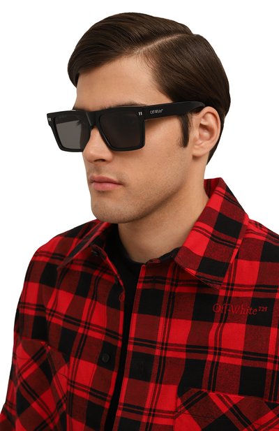 Солнцезащитные очки OFF-WHITE черного цвета по цене 29700 руб., арт. 0ERI109/1007, фото 3 Солнцезащитные очки OFF-WHITE, арт. 0ERI109/1007, фото 3