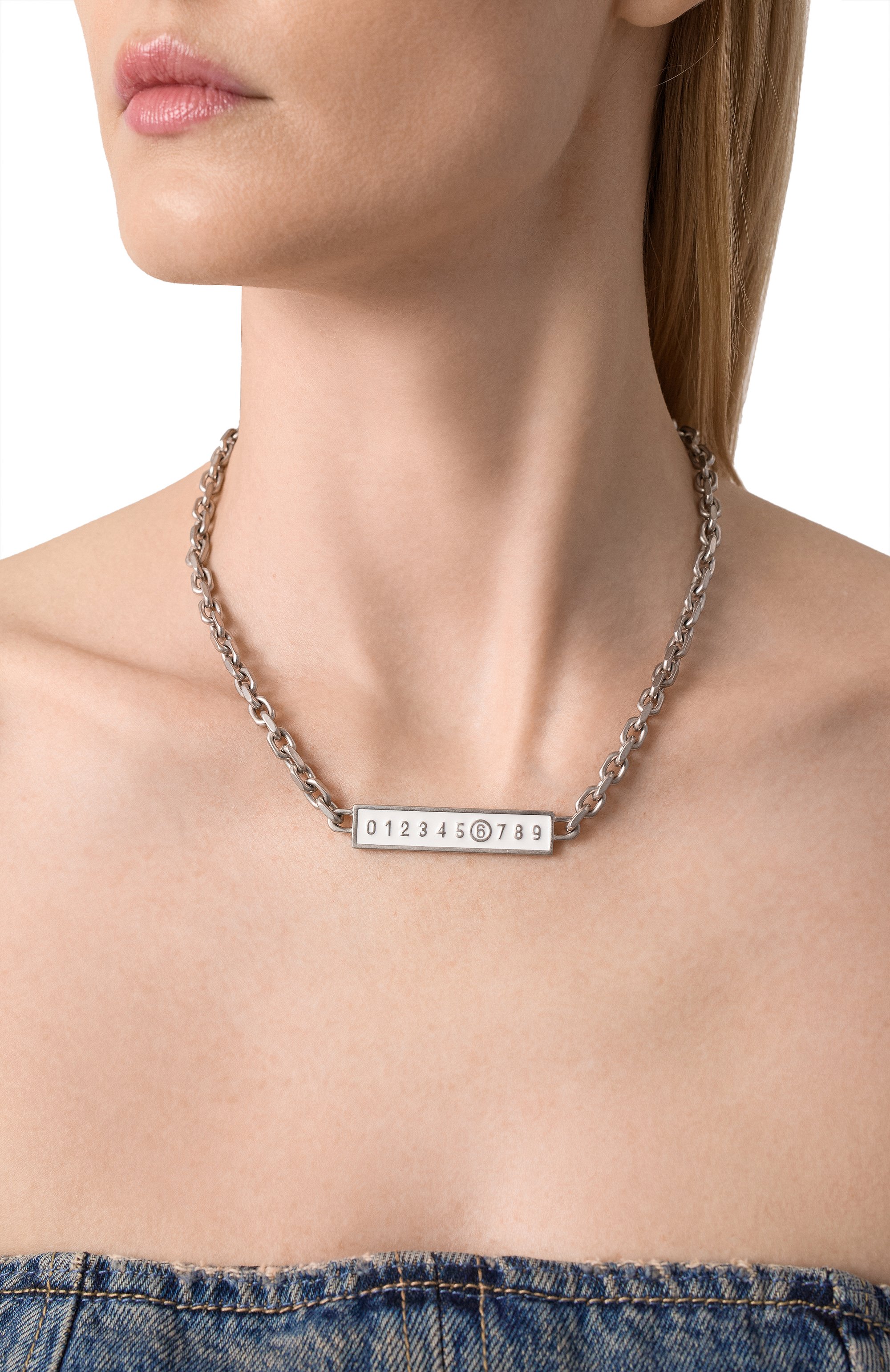 Колье MM6 серебряного цвета по цене 49950 руб., арт. SM6UU0068 P7211, фото 2 Колье MM6, арт. SM6UU0068 P7211, фото 2