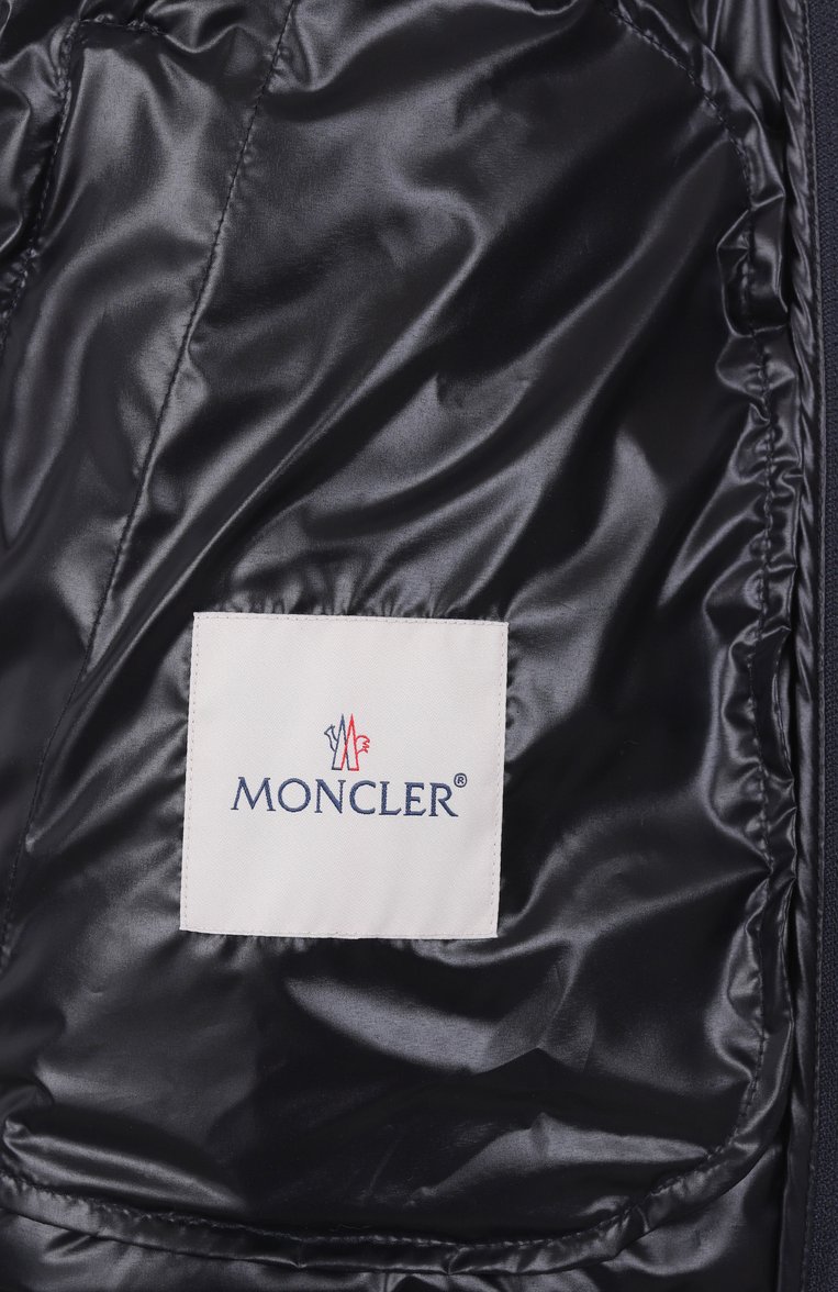 Мужская пуховая куртка lauros MONCLER темно-синего цвета, арт. 1A00020/595ZJ | Фото 7 (Длина (верхняя одежда): Короткие; Материал внешний: Синтетический материал; Материал подклада: Синтетический материал; Рукава: Длинные; Стили: Кэжуэл; Мужское Кросс-КТ: Куртка-пуховая; Материал утеплителя: Пух и перо; Кросс-КТ: Утепленные; Автоматизация ТО: Проставлено; Автоматизация состава: Проставлено)