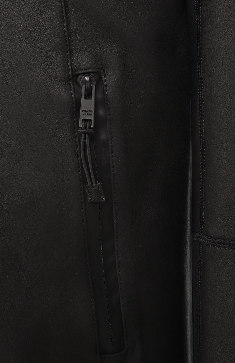 Мужская дубленка из овчины PRADA черного цвета, арт. UPS477-1H44-F0002 | Фото 6 (Рукава: Длинные; Мужское Кросс-КТ: Верхняя одежда; Стили: Кэжуэл; Длина (верхняя одежда): До середины бедра; Материал внешний: Натуральный мех)