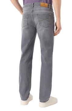Мужские джинсы BRUNELLO CUCINELLI серого цвета, арт. M240PB3210 | Фото 4 (Драгоценные камни: Проставлено; Материал сплава: Проставлено; Длина (брюки, джинсы): Стандартные; Силуэт М (брюки): Прямые; Детали: Делаве; Кросс-КТ: Деним; Материал внешний: Деним, Хлопок; Стили: Повседневный)