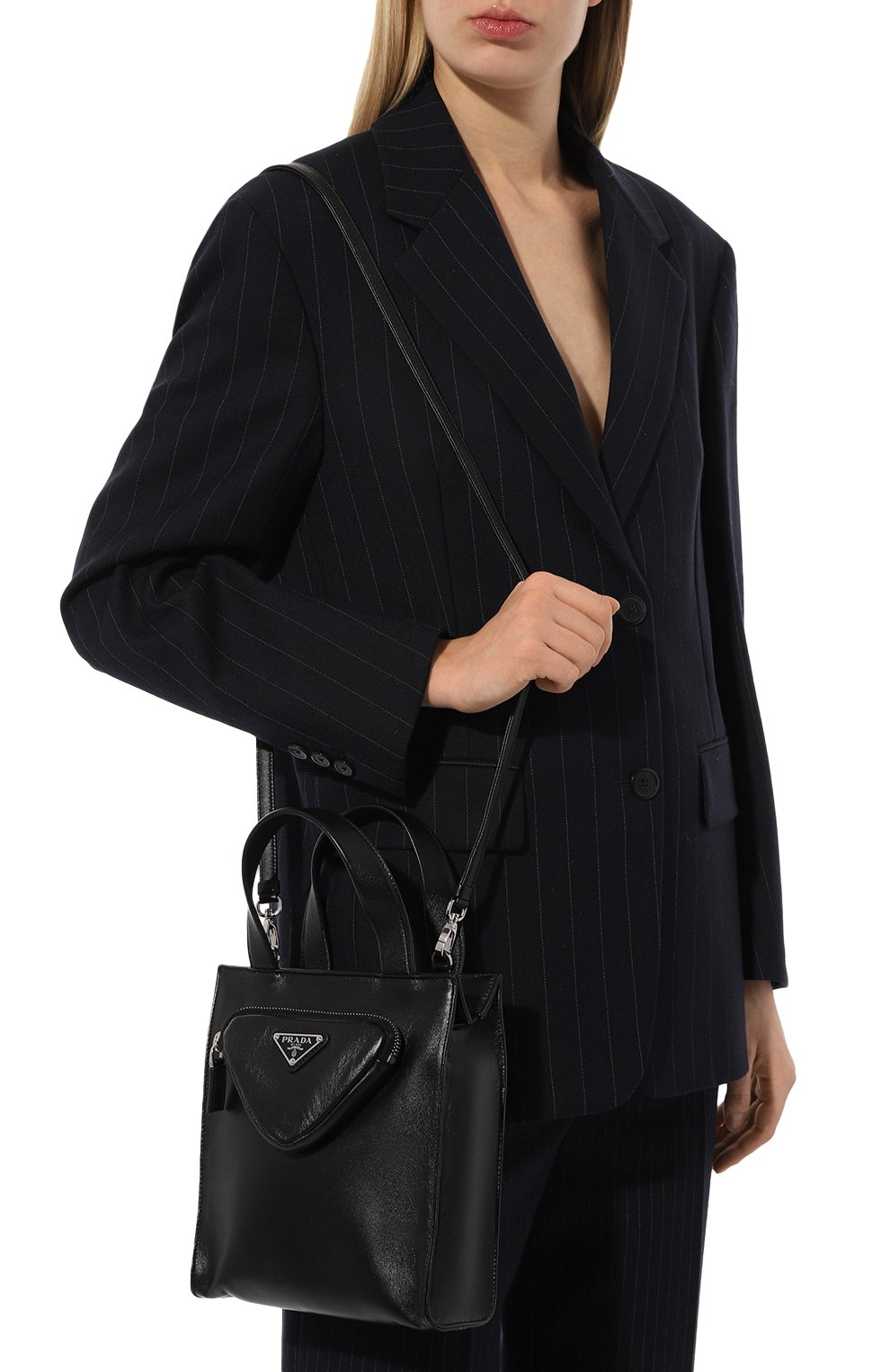 Сумка-тоут triangle PRADA черного цвета по цене 180000 руб., арт. 1BG418-2DX8-F0002-MTO, фото 2 Сумка-тоут triangle PRADA, арт. 1BG418-2DX8-F0002-MTO, фото 2