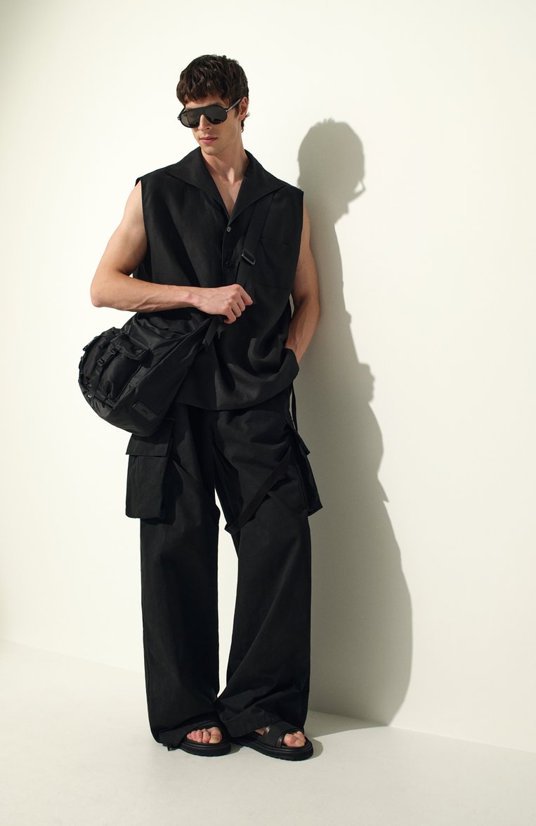 Мужские хлопковые брюки-карго ANN DEMEULEMEESTER черного цвета, арт. B0012456/FA559 | Фото 7 (Материал внешний: Хлопок; Длина (брюки, джинсы): Стандартные; Силуэт М (брюки): Карго; Случай: Повседневный; Стили: Гра�нж; Автоматизация ТО: Проставлено; Автоматизация состава: Проставлено)