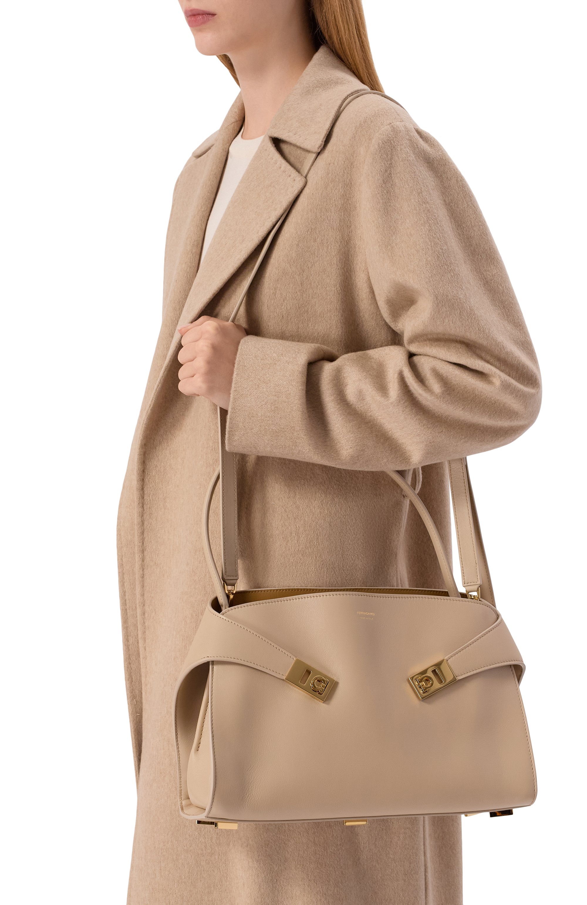 Сумка hug soft medium FERRAGAMO, арт. 219816/780594, фото 2