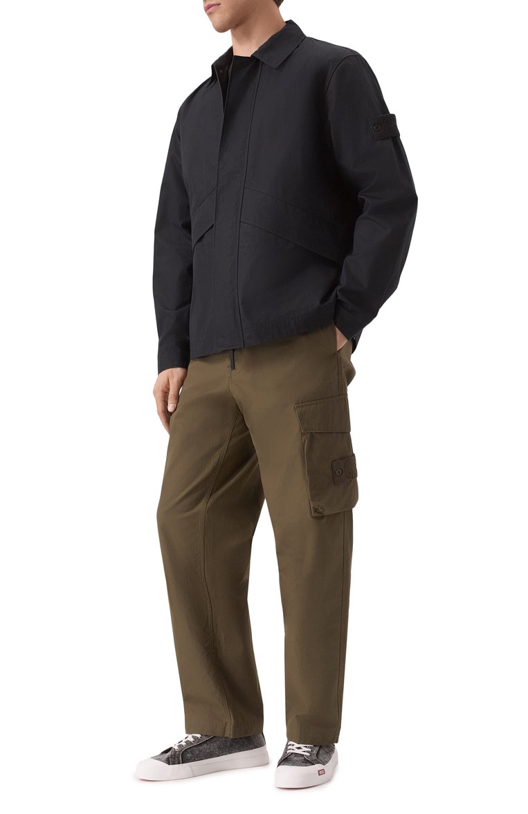 Мужские хлопковые брюки-карго STONE ISLAND хаки цвета, арт. 8115311F1 | Фото 2 (Длина (брюки, джинсы): Стандартные; Материал внешний: Хлопок; Силуэт М (брюки): Карго; Случай: Повседневный; Ст�или: Кэжуэл)