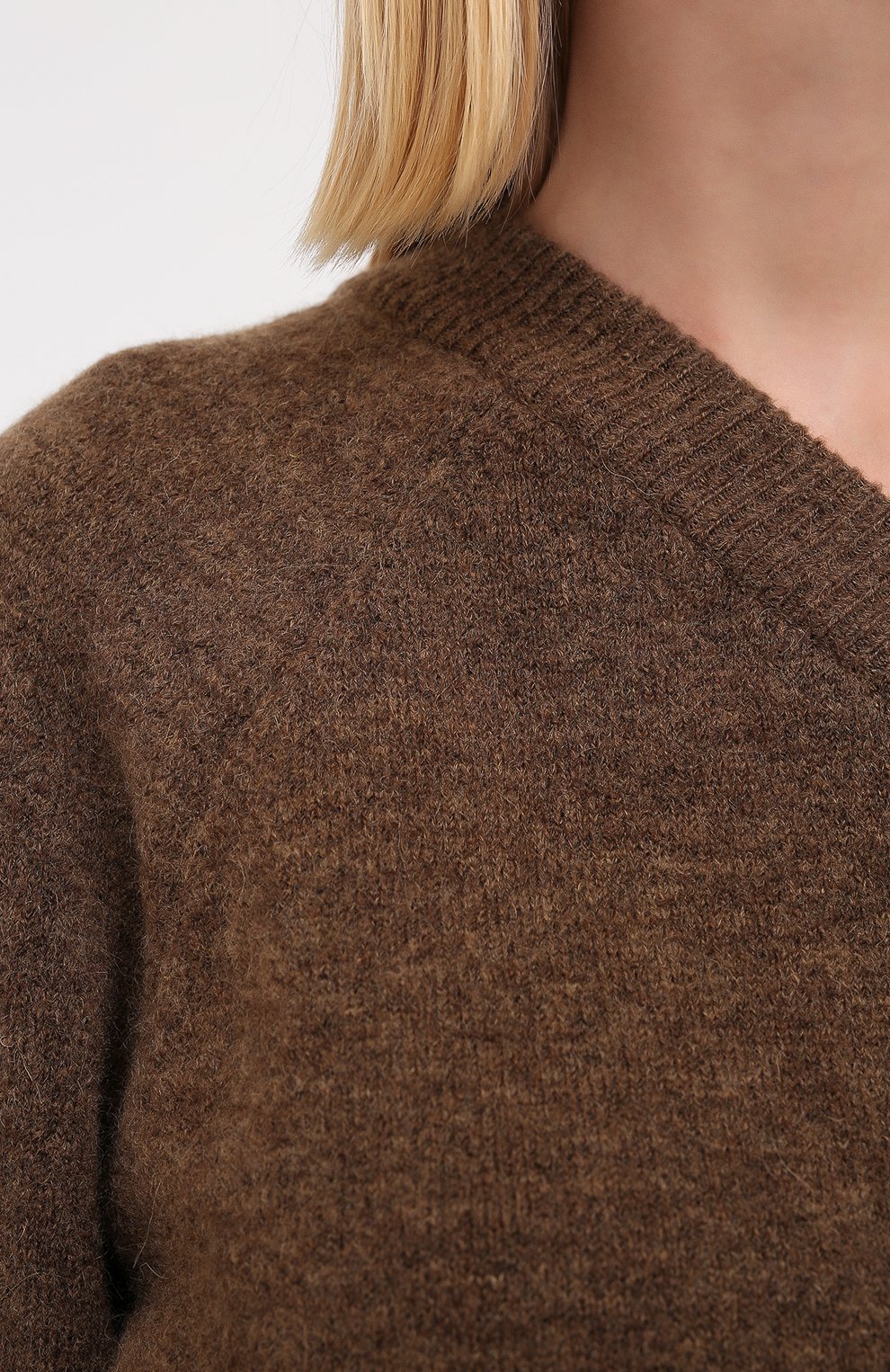 Свитер NANUSHKA коричневого цвета по цене 38950 руб., арт. CLET0_BR0WN_FLUFFY KNIT, фото 5 Свитер NANUSHKA, арт. CLET0_BR0WN_FLUFFY KNIT, фото 5