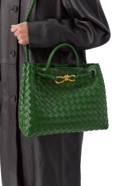 Сумка andiamo medium BOTTEGA VENETA зеленого цвета по цене 629500 руб., арт. 766016/VCPP1, фото 2 Сумка andiamo medium BOTTEGA VENETA, арт. 766016/VCPP1, фото 2