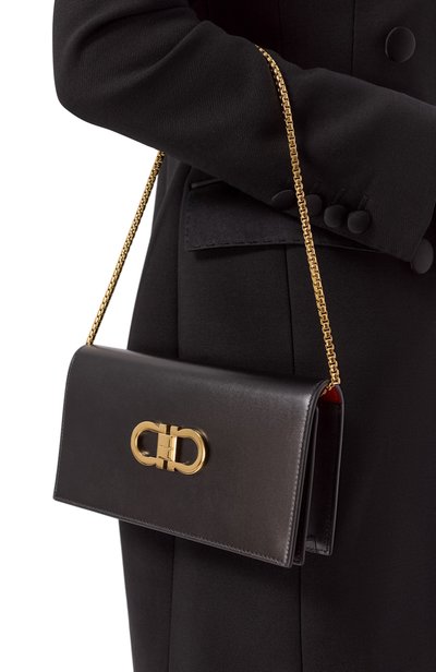Сумка double gancini FERRAGAMO черного цвета по цене 157500 руб., арт. 218357/771676, фото 2 Сумка double gancini FERRAGAMO, арт. 218357/771676, фото 2