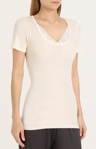 Облегающая футболка с кружевной отделкой MEY белого цвета по цене 6995 руб., арт. 66810, фото 3 Облегающая футболка с кружевной отделкой MEY, арт. 66810, фото 3