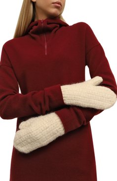 Женские шерстяные варежки JIL SANDER кремового цвета, арт. J40ZZ0143/J14731 | Фото 2 (Материал сплава: Проставлено; Нос: Не проставлено; Материал: Текстиль, Шерсть; Кросс-КТ: Трикотаж; Женское Кросс-КТ: варежки)