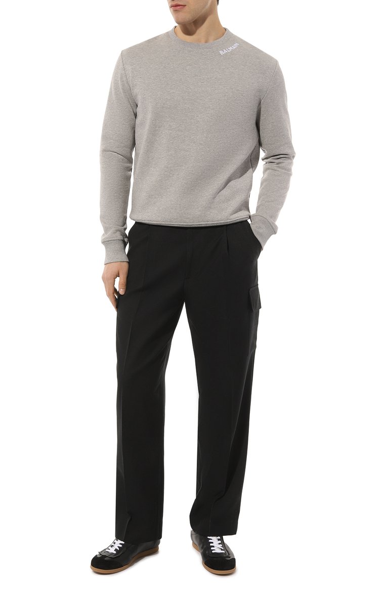 Мужской хлопковый свитшот BALMAIN серого цвета, арт. CH1JQ040/BC62 | Фото 2 (Материал внешний: Хлопок; Длина (для топов): Стандартные; Рукава: Длинные; Мужское Кросс-КТ: свитшот-одежда; Принт: Без принта; Стили: Спорт-шик; Автоматизация состава: Проставлено; Детали: Без декора; Автоматизация ТО: Проставлено)