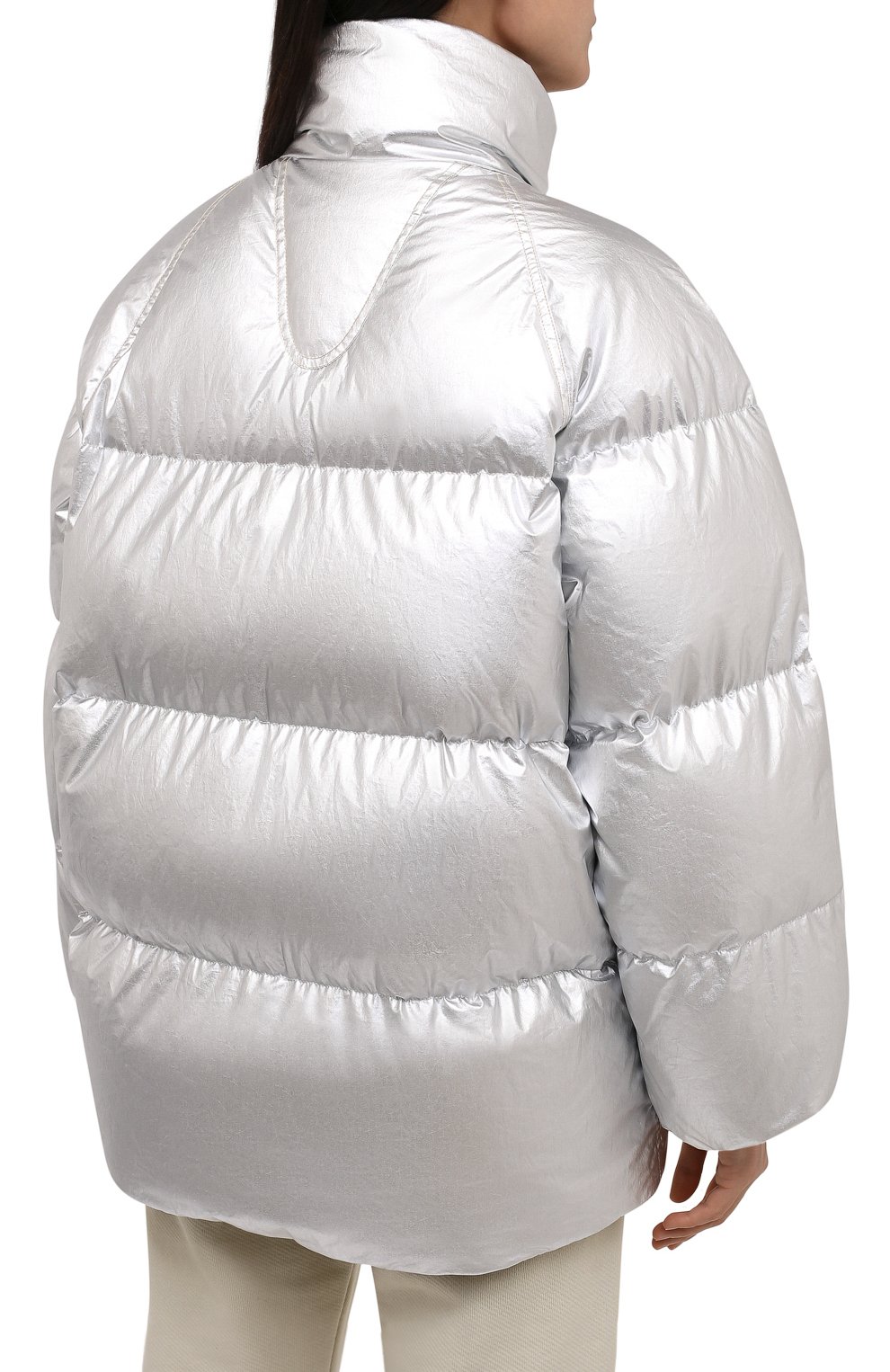 Пуховик paquita 2 moncler 1952 MONCLER GENIUS серебряного цвета по цене 176500 руб., арт. G2-094-1A000-11-M1227, фото 4 Пуховик paquita 2 moncler 1952 MONCLER GENIUS, арт. G2-094-1A000-11-M1227, фото 4